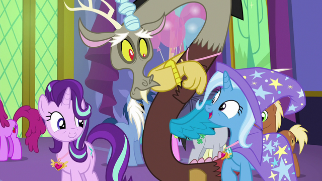 File:Trixie excited to have her picture taken S7E1.png