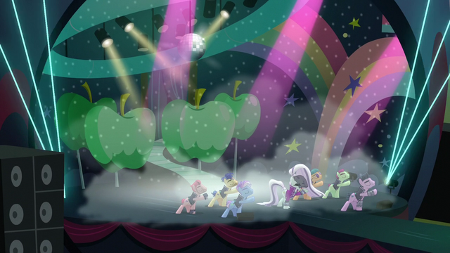 File:Coloratura sings "Give me more" S5E24.png