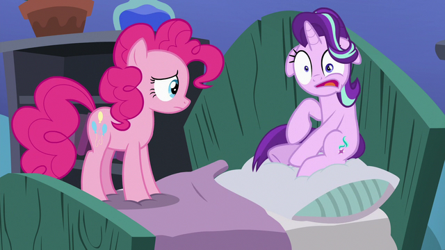 File:Starlight Glimmer wakes up startled S7E4.png