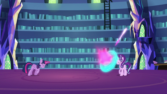File:Twilight Sparkle fires magic at Starlight S6E21.png