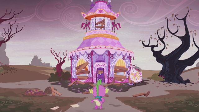 File:Spike running to Carousel Boutique S5E25.png