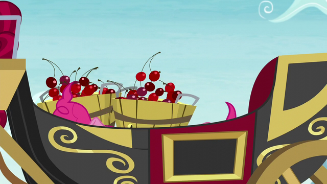 File:Pinkie falls S5E11.png