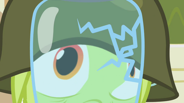 File:Granny Smith inspecting jars 3 S2E12.png