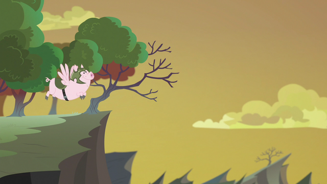 File:Pigasus flying toward the Hive S6E26.png