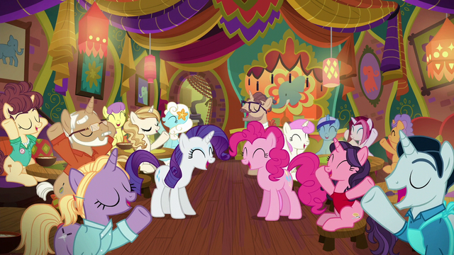 File:Pinkie, Rarity, and ponies overjoyed S6E12.png