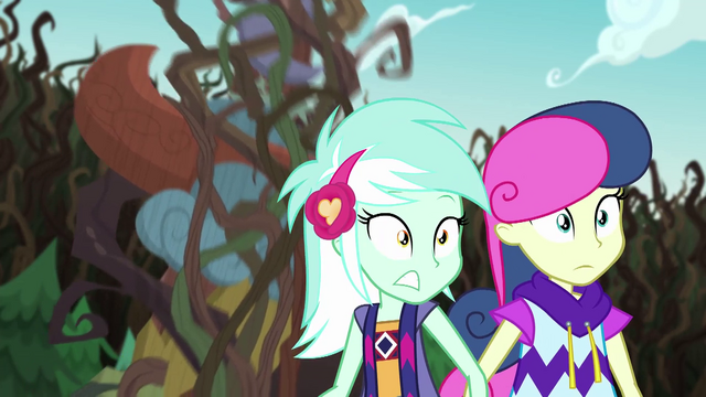 File:Totem pole falls toward Lyra and Sweetie Drops EG4.png