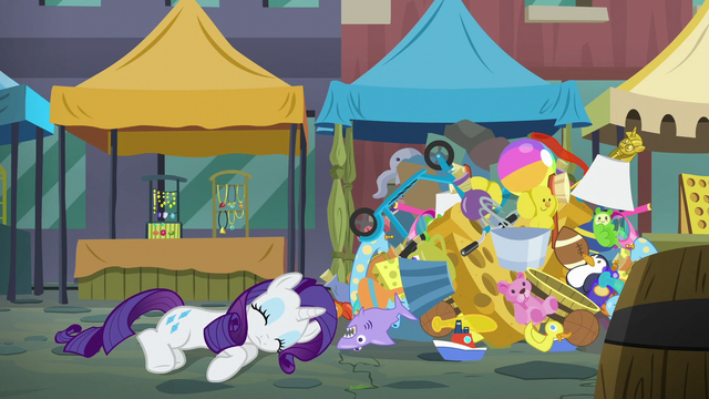 File:Rarity fainting S6E3.png
