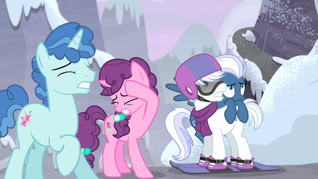File:Village ponies flinching S5E2.png