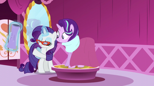 File:Rarity levitating a crinoline S6E6.png