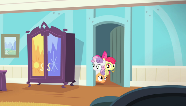 File:Cutie Mark Crusaders in the door frame S4E24.png