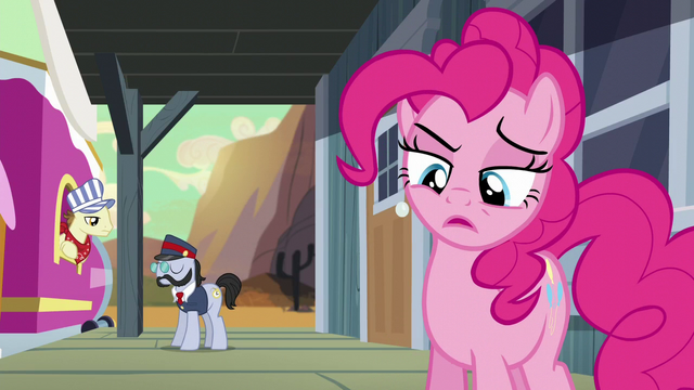 File:Pinkie "Definitely sand" S5E11.png