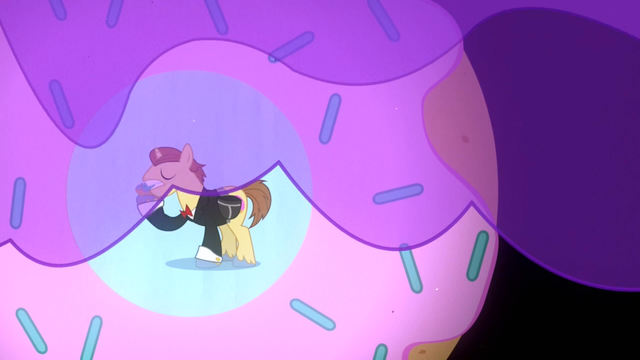 File:Pony Joe as James Bond S2E24.png
