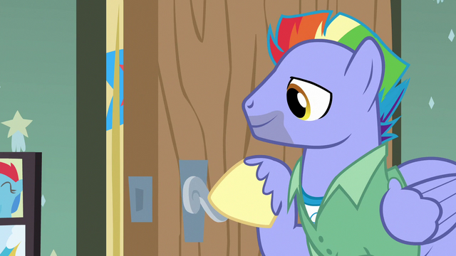 File:Bow Hothoof opening and closing the door S7E7.png