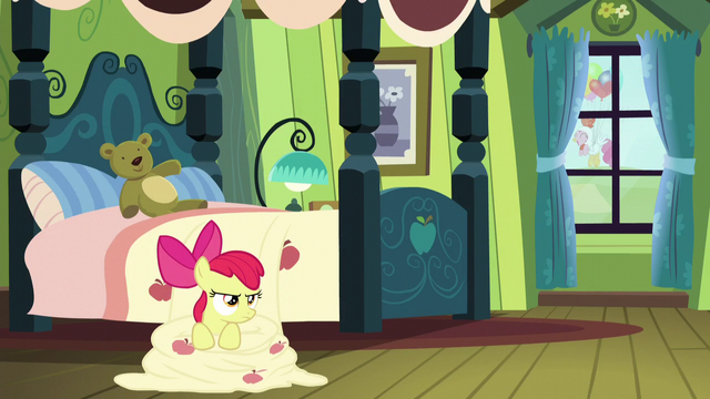 File:Pinkie Pie crowing in the background S5E4.png
