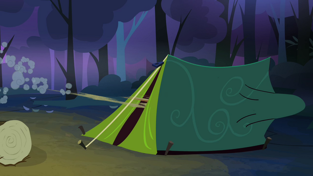 File:Scootaloo enters tent S3E06.png