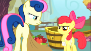 Apple bloom vendiendo manzanas.png
