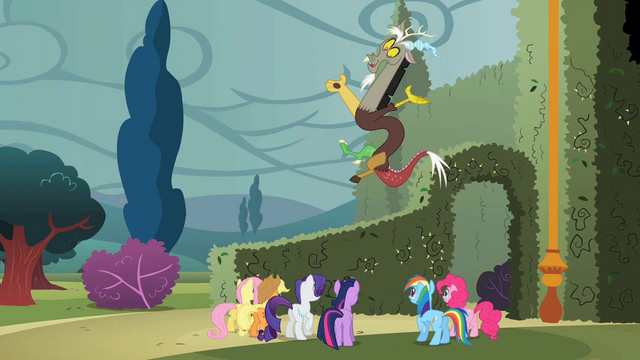 File:Discord 'Good luck, everypony' S2E01.png