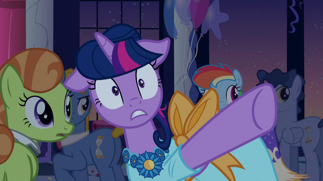 File:Twilight Sparkle "what is that?!" S5E7.png