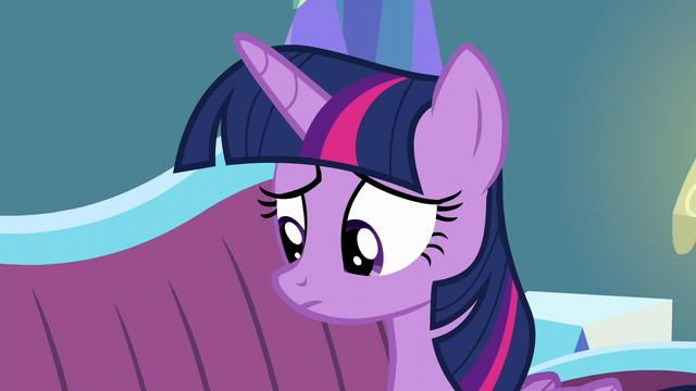 File:Twilight looking concerned S5E12.png