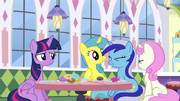 S05E12 Twilight i dawne przyjaciółki uśmiechają się.png