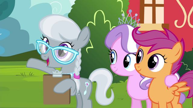 File:Silver Spoon holding clipboard S4E15.png