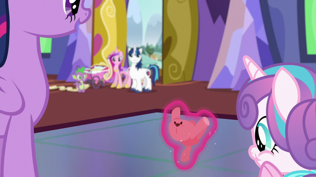 File:Twilight Sparkle levitating red teddy bear S7E3.png