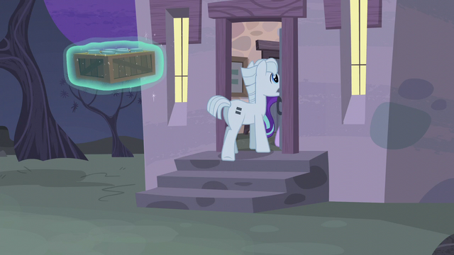 File:Double and Starlight enter the house S5E02.png