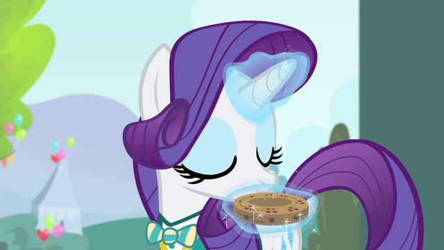 File:Rarity blowing pitch pipe 2 S4E14.png