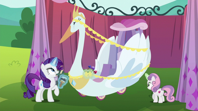 File:Sweetie Belle adds fringe to swan cart S6E14.png