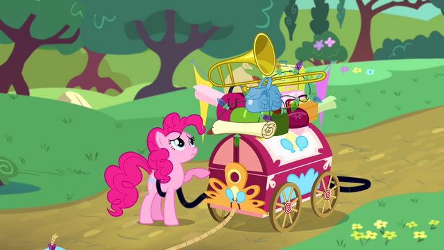 File:Pinkie Pie packing her things S4E12.png