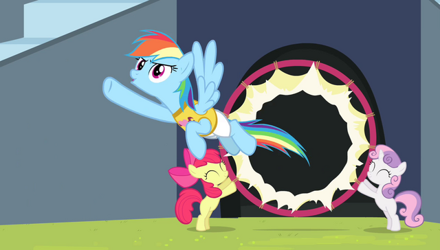 File:Rainbow Dash flying through the hoop S4E24.png