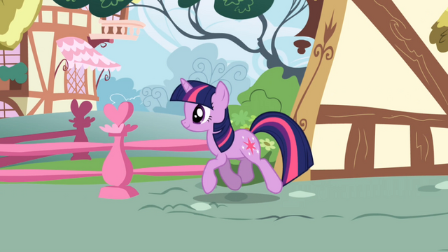 File:Twilight Sparkle trotting S01E04.png