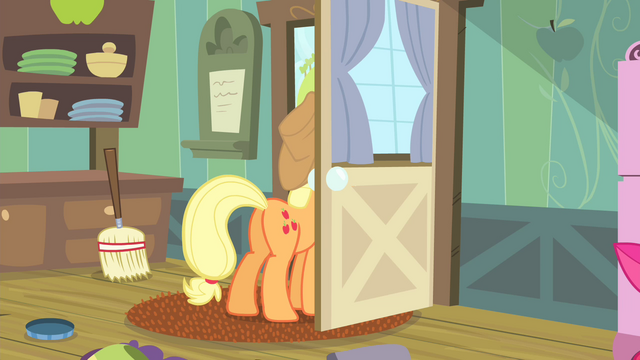 File:Applejack "What was that?" S4E17.png