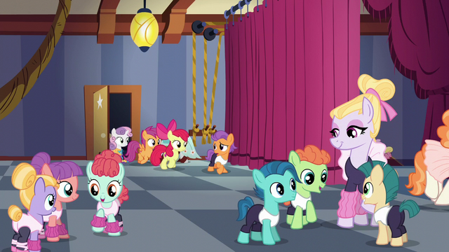 File:CMC and Tender Taps go backstage S6E4.png