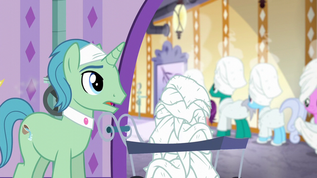 File:Spa Worker has a cart of dirty towels again S6E10.png