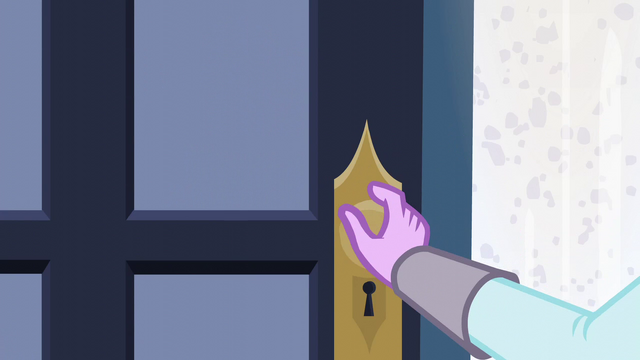 File:Twilight opening a door EG3.png