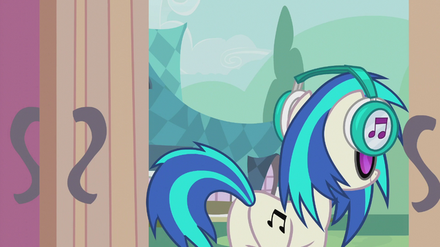 File:DJ Pon-3 leaves S5E9.png