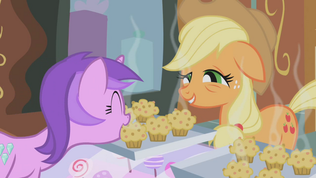 File:Amethyst Star gets a muffin S1E04.png