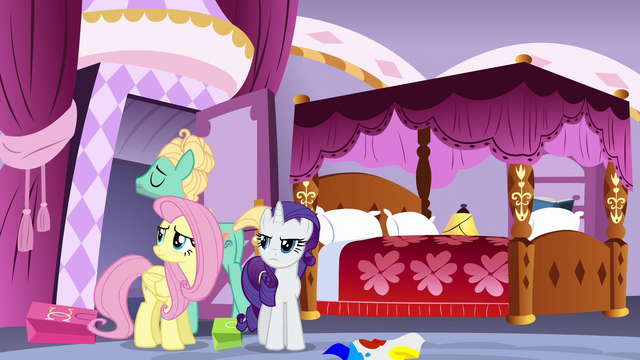 File:Zephyr Breeze leaving the boutique S6E11.png