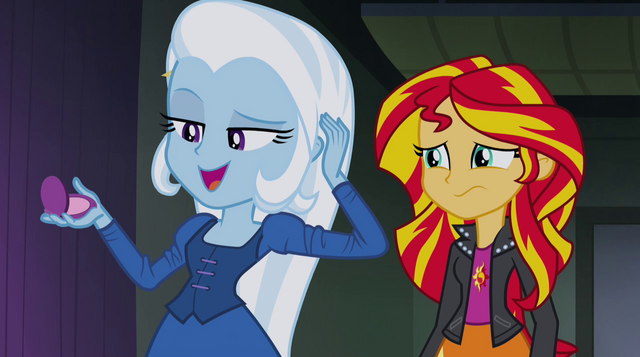 File:Trixie takes out a compact mirror EG2.png
