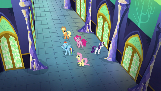 File:Rainbow Dash sings "To make this castle shine" S5E03.png
