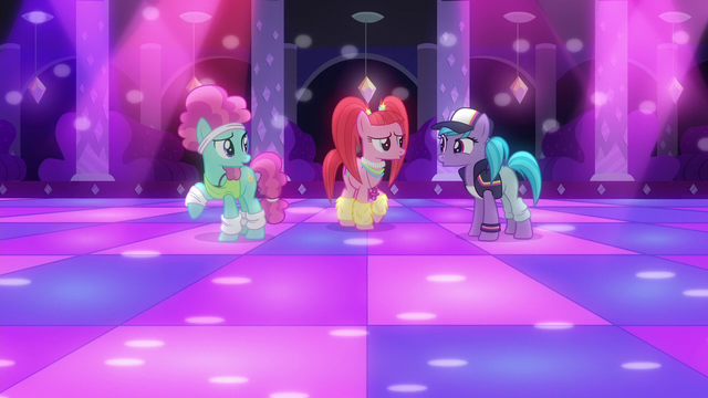 File:Club ponies disappointed S6E9.png