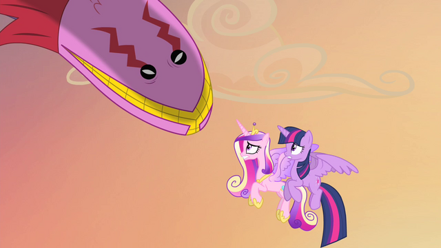 File:Tatzlwurm looking at princesses S4E11.png