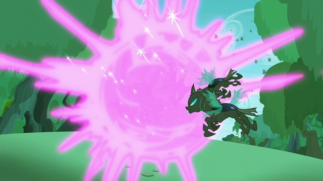 File:Twilight and Spike teleports S5E26.png