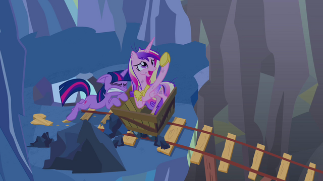 File:Twilight trying to push minecart S2E26.png