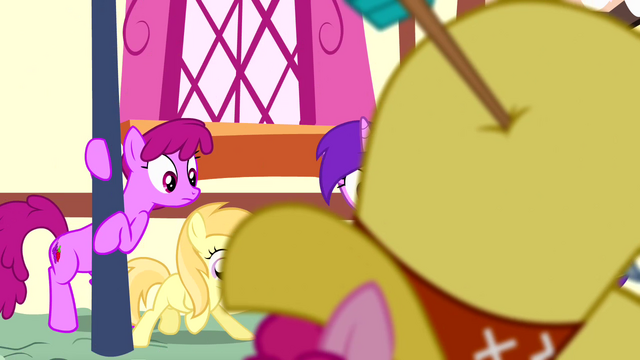 File:Ponies looking at Pinkie S4E12.png
