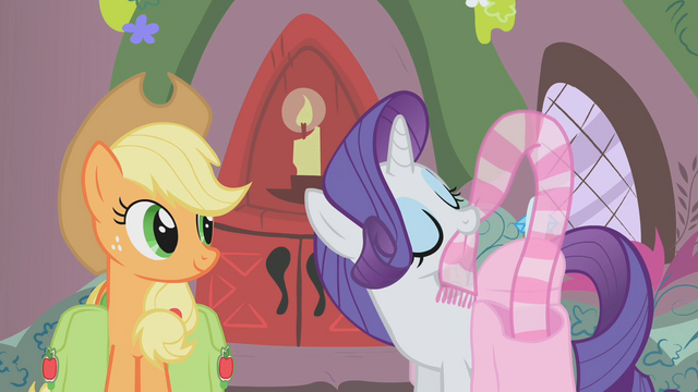 File:Rarity packed a scarf S1E07.png
