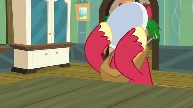 File:Big Mac puts his breakfast plate to his face S5E17.png