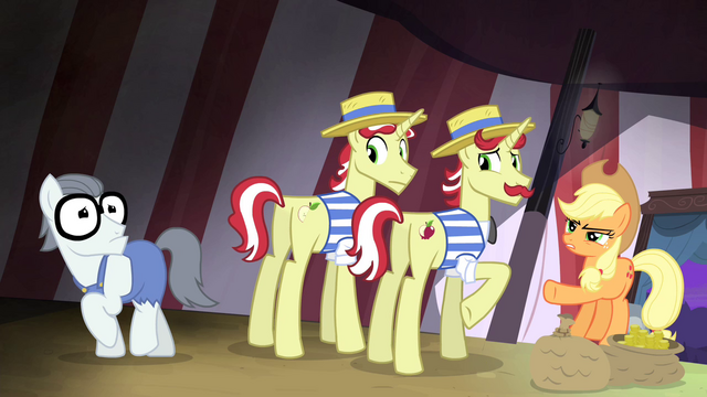 File:Applejack pointing at Silver Shill S4E20.png