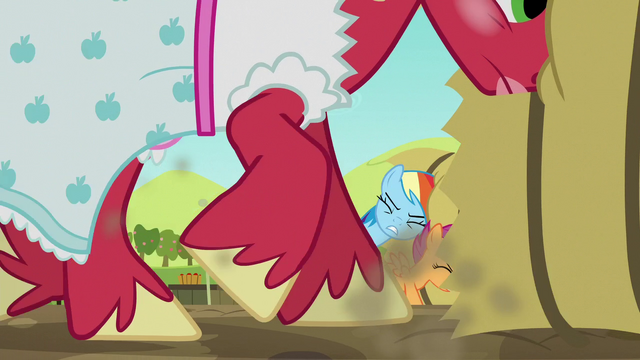 File:Orchard Blossom pushing hay bale S5E17.png